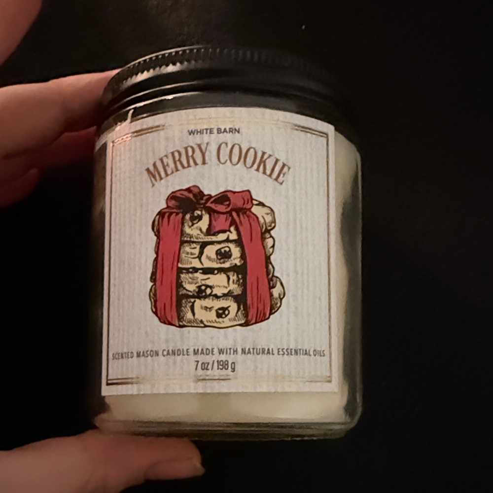 White Barn Merry Cookie Candle - Never Burned